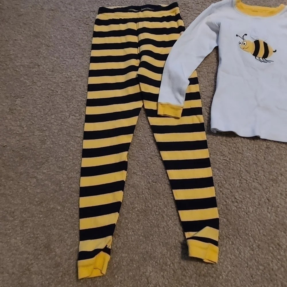 𝅺leveret Girl's Bumble Bee Striped Pajama Set, size 5T